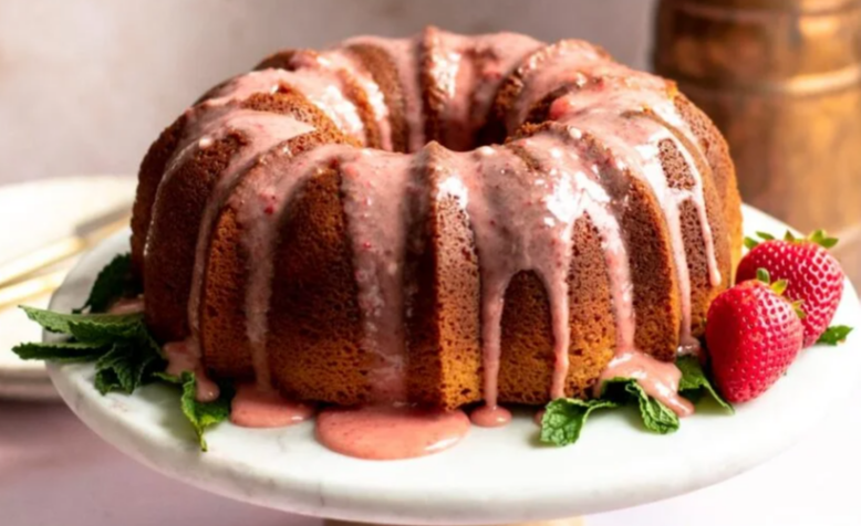 STRAWBERRY POUND CAKE