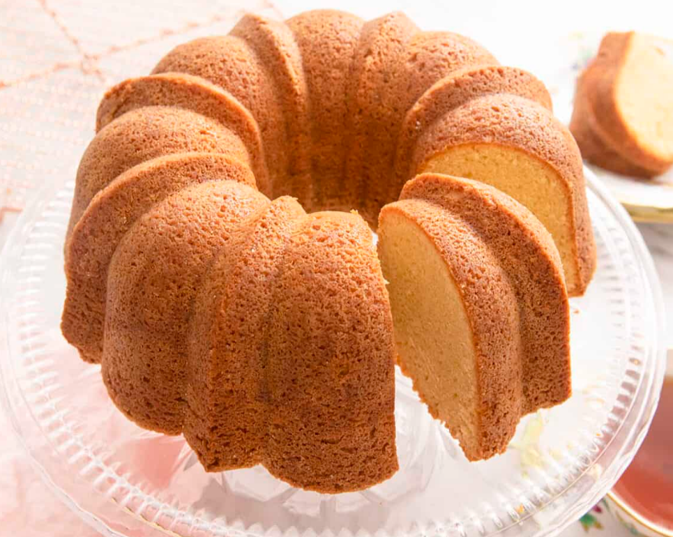 SOUR CREAM POUND CAKE